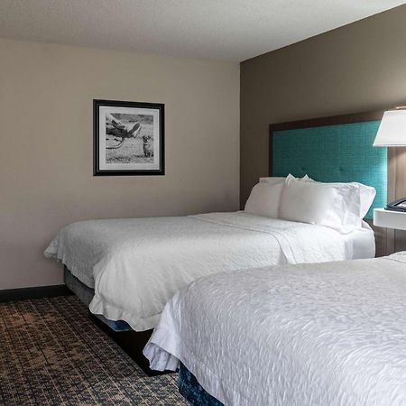 Hampton Inn Kansas City-Лийс Съмит Екстериор снимка