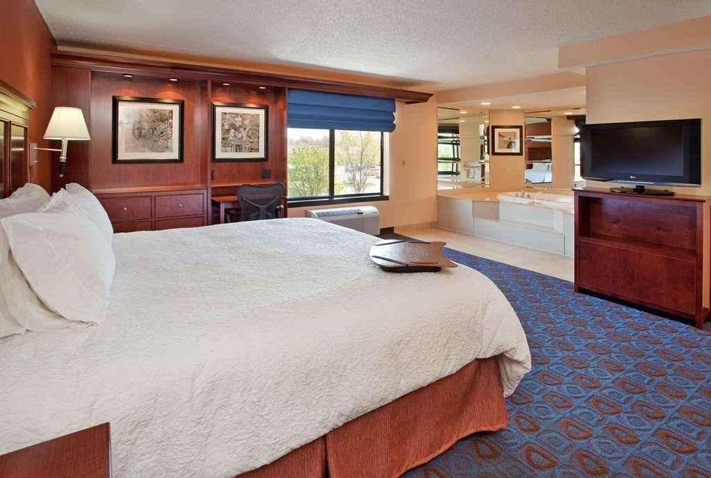 Hampton Inn Kansas City-Лийс Съмит Стая снимка