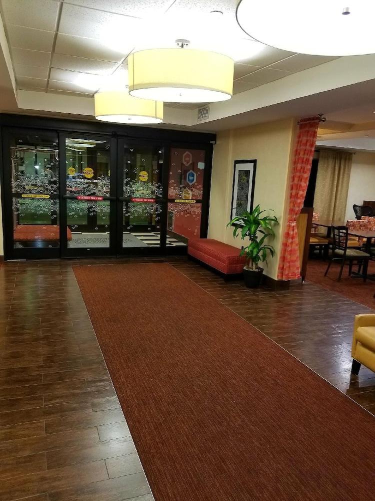 Hampton Inn Kansas City-Лийс Съмит Екстериор снимка