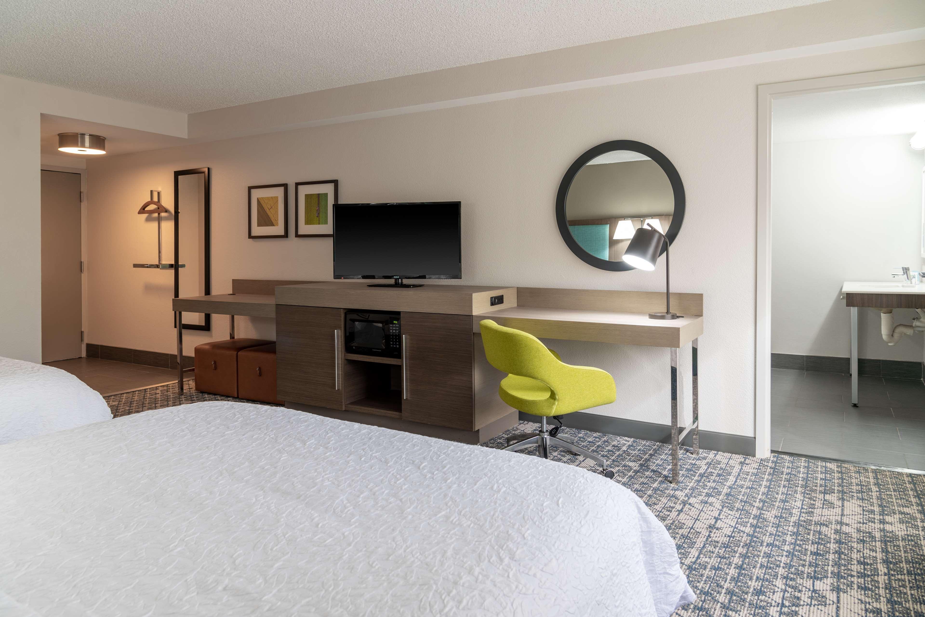 Hampton Inn Kansas City-Лийс Съмит Екстериор снимка