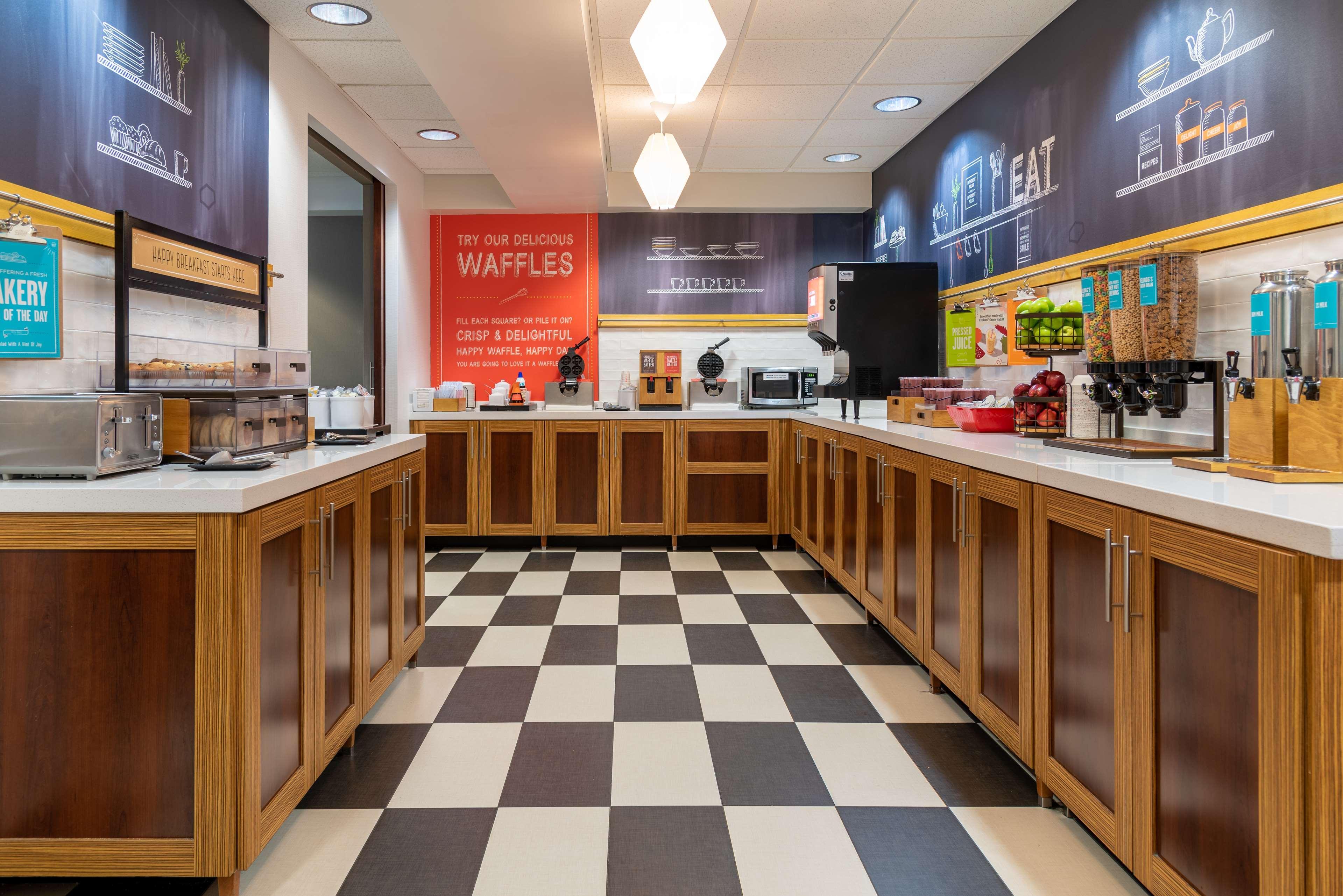 Hampton Inn Kansas City-Лийс Съмит Екстериор снимка