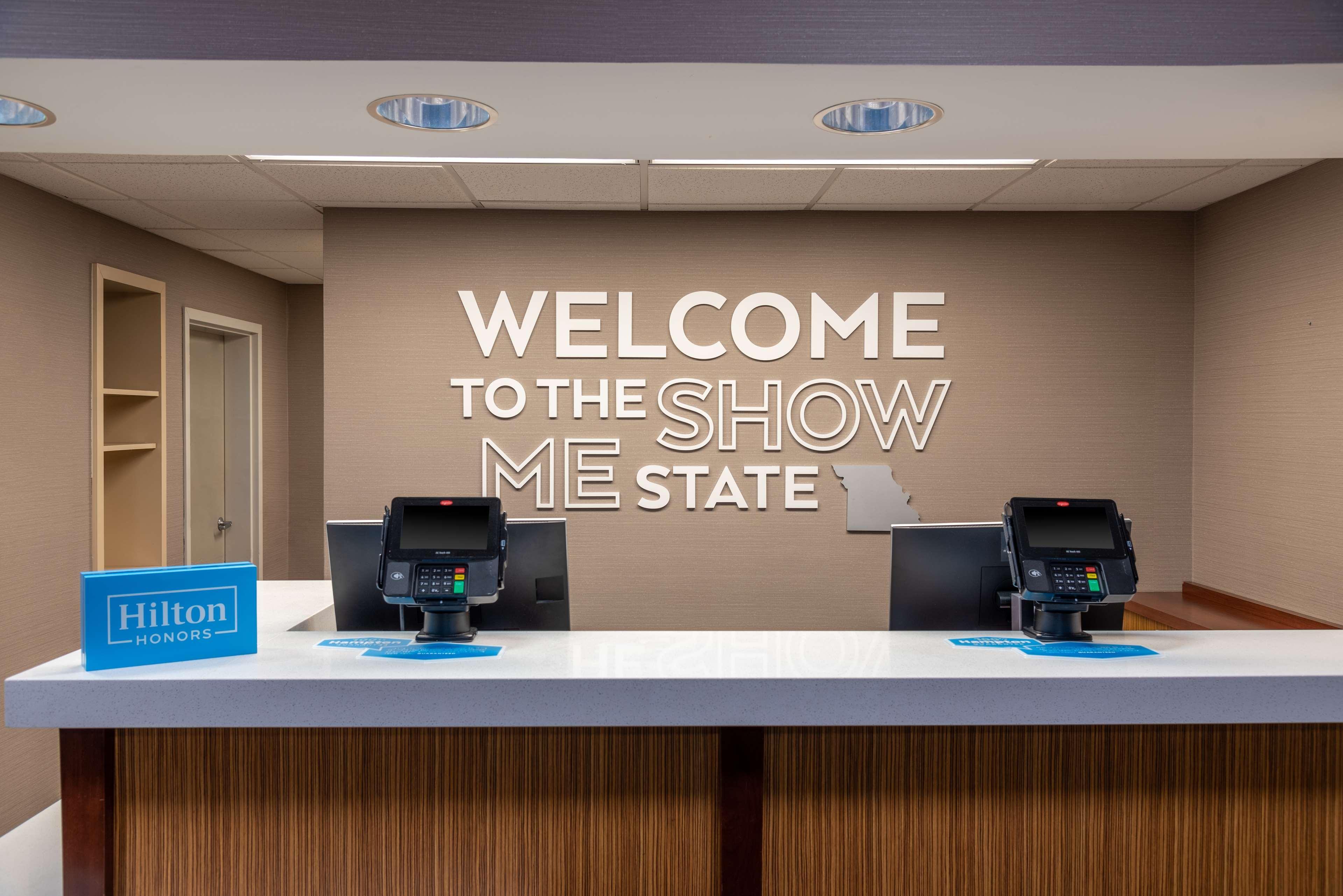 Hampton Inn Kansas City-Лийс Съмит Екстериор снимка
