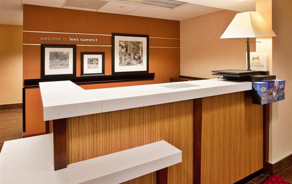 Hampton Inn Kansas City-Лийс Съмит Интериор снимка