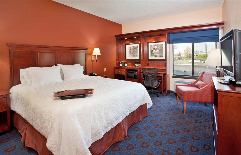 Hampton Inn Kansas City-Лийс Съмит Стая снимка