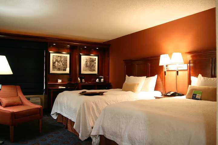 Hampton Inn Kansas City-Лийс Съмит Стая снимка