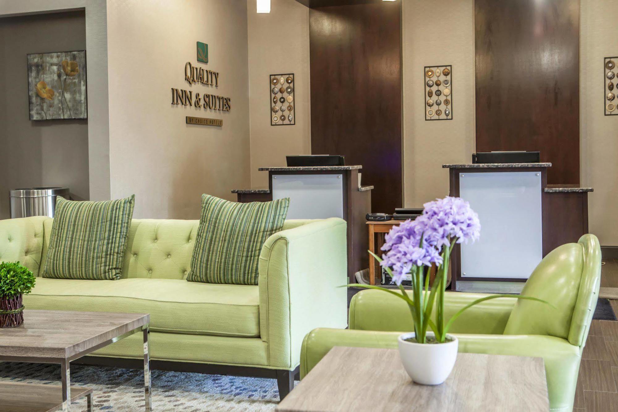 Hampton Inn Kansas City-Лийс Съмит Екстериор снимка