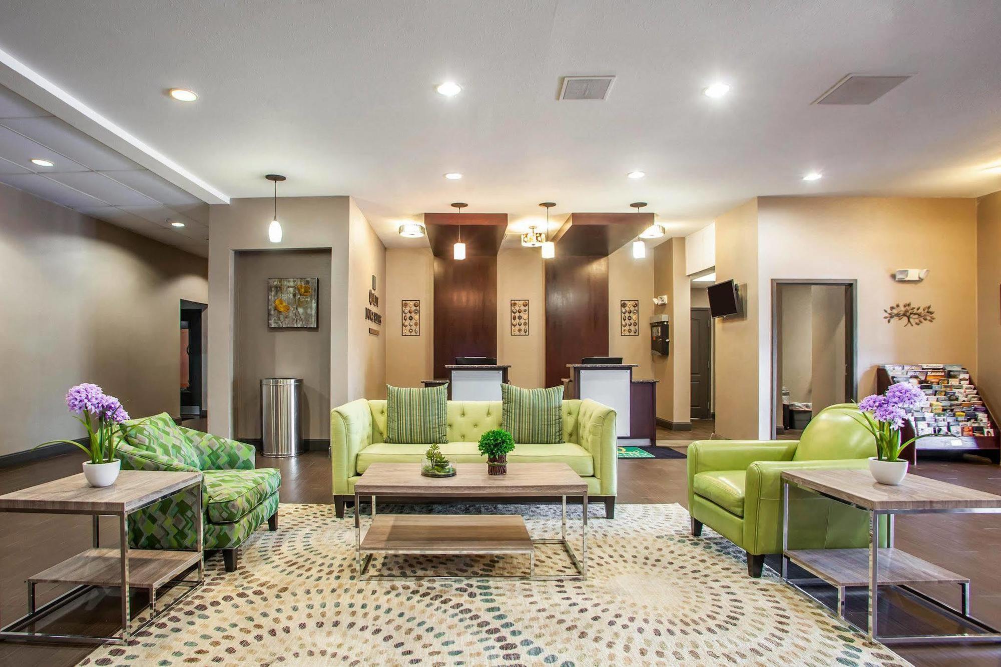 Hampton Inn Kansas City-Лийс Съмит Екстериор снимка