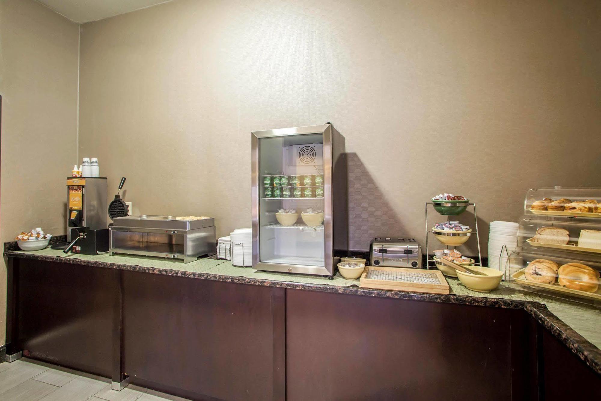 Hampton Inn Kansas City-Лийс Съмит Екстериор снимка